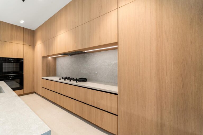 Minimalist Oak Kitchen